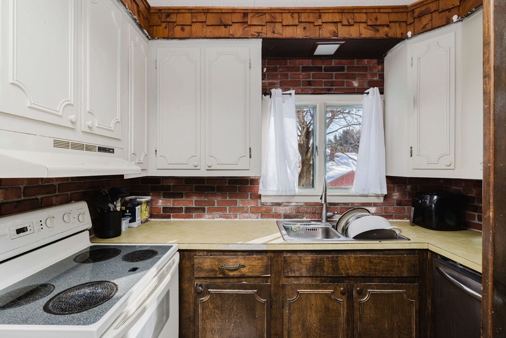 250 Nelson Street Fall River, MA 02721 - Photo 19 of 38