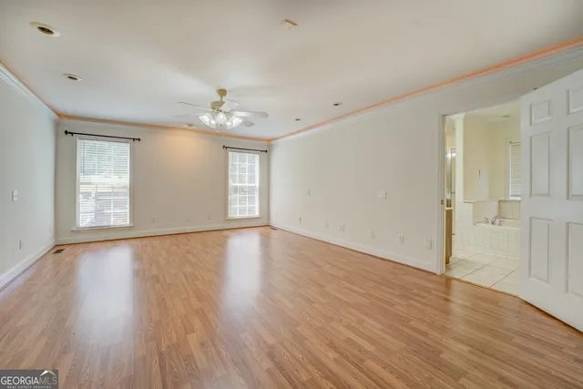 a view of empty room with a ceiling fan