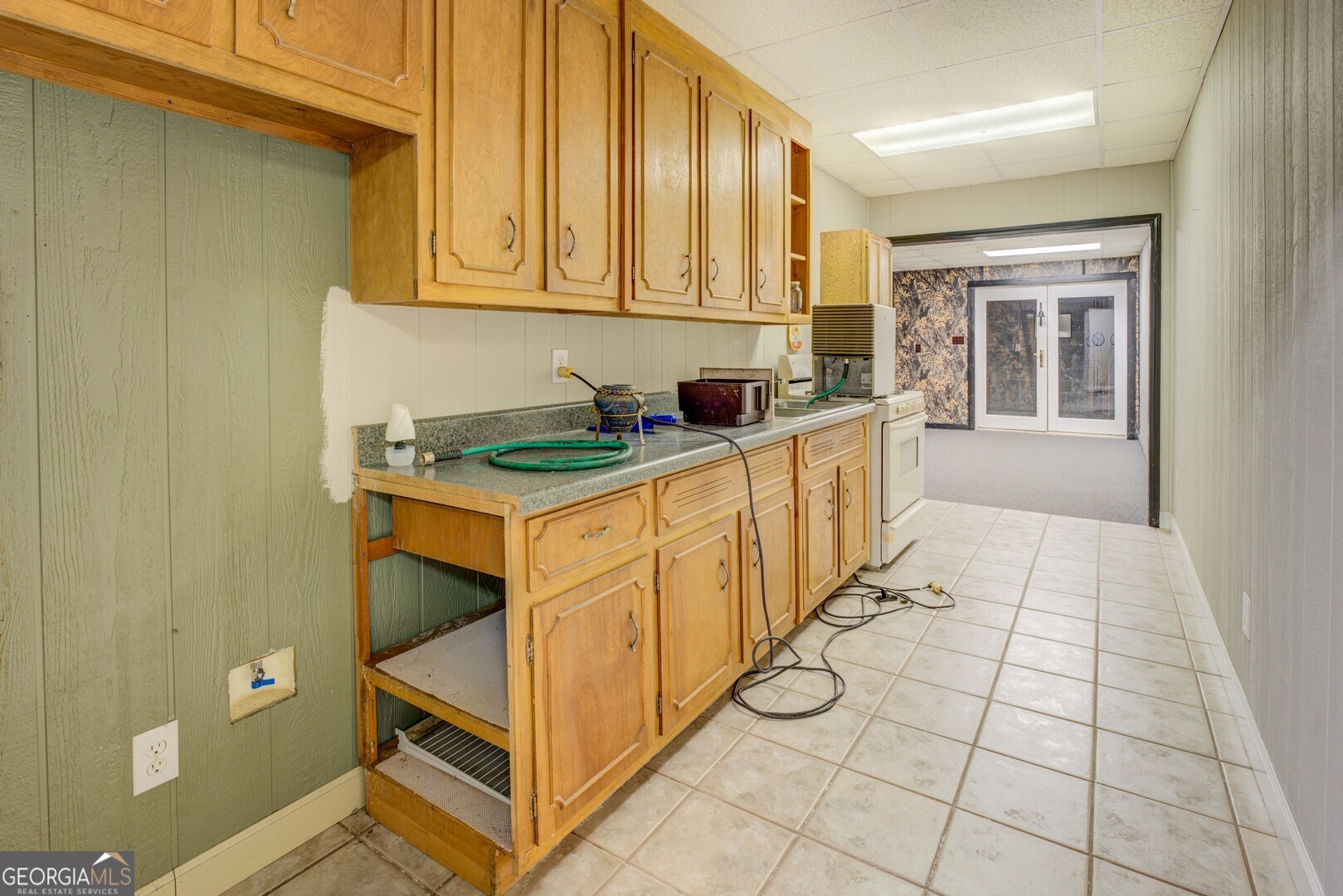 925 Highway 36 East Jackson, GA 30233 - Photo 56 of 90 a kitchen with stainless steel appliances a stove a sink and a cabinets