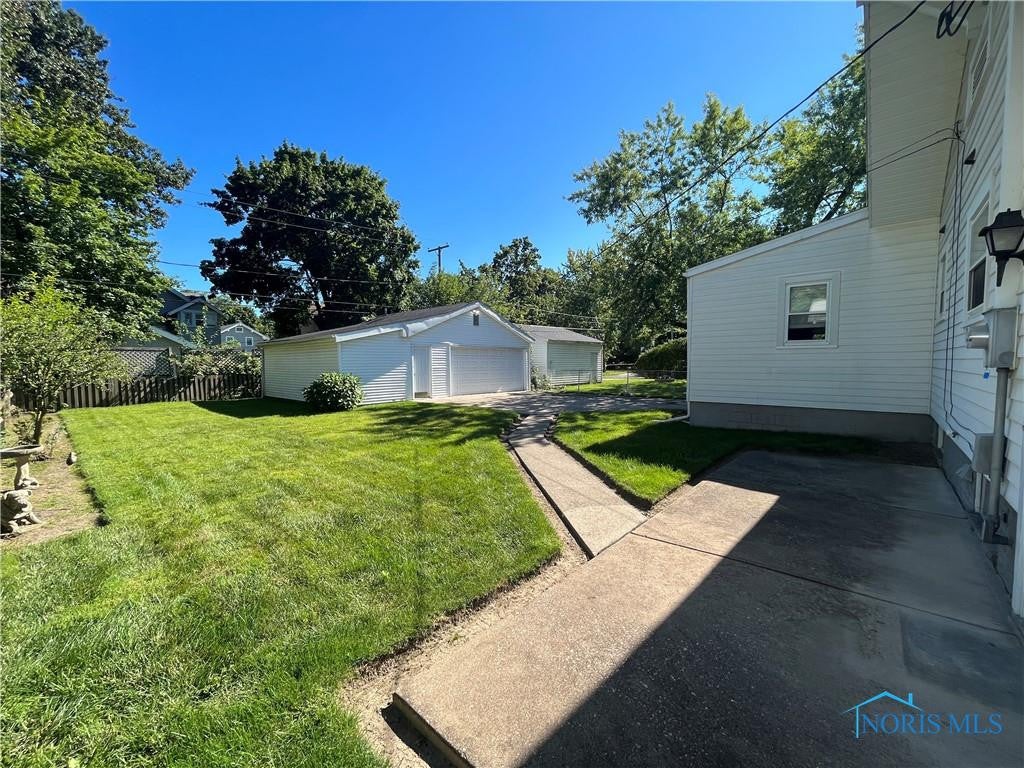 1663 Gilbert Road Toledo, OH 43614 - Photo 22 of 26 CEMENT PATIO!