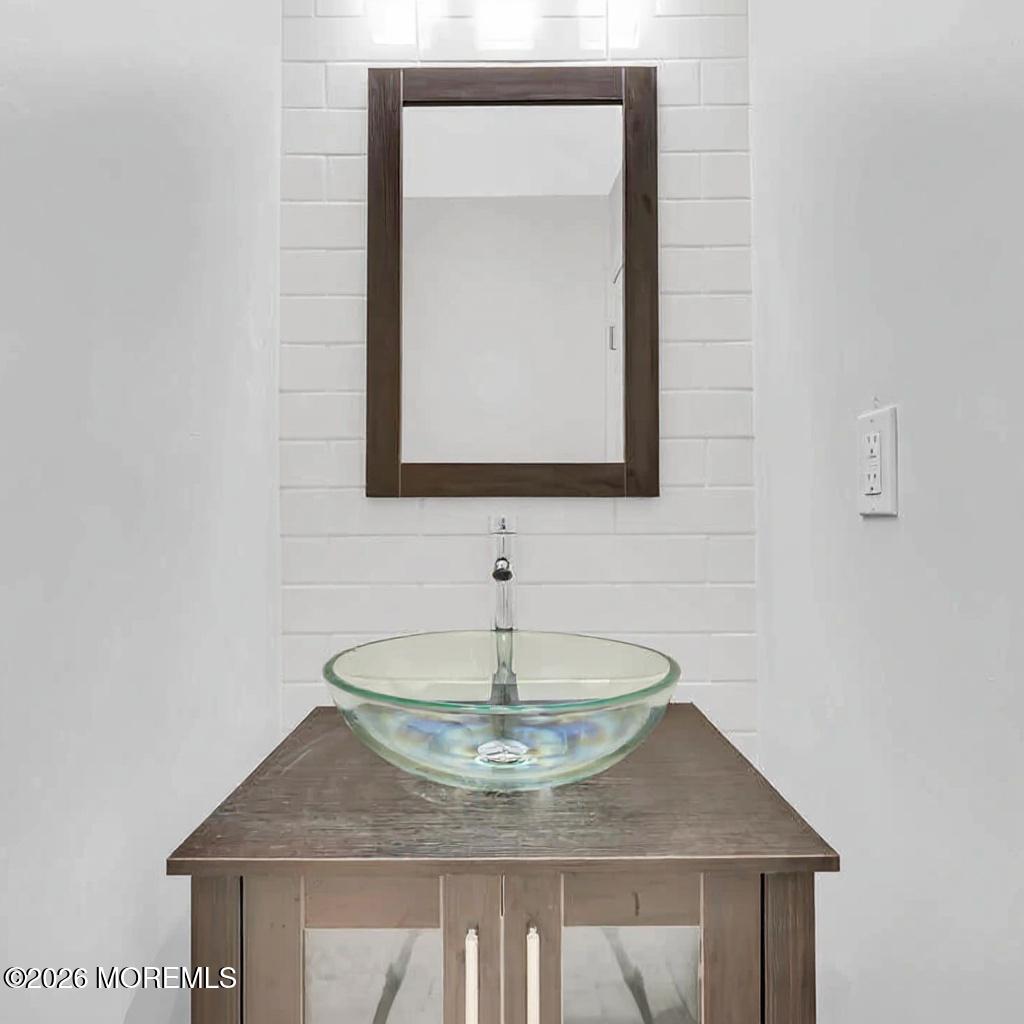 1143-1145 Roe Avenue Point Pleasant, NJ 08742 - Photo 33 of 36 1145_Bath Mirror