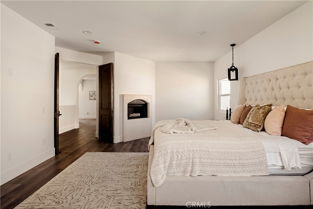 26868 Canyon End Road Canyon Country, CA 91387 - Photo 20 of 41 a large white bed in a white room