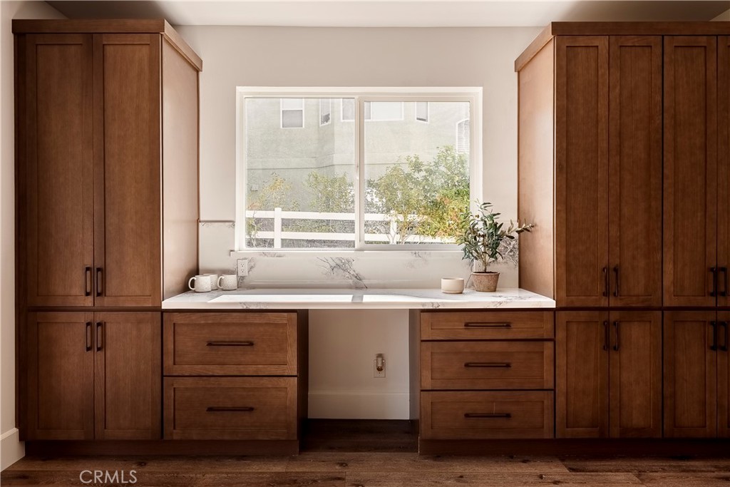 26868 Canyon End Road Canyon Country, CA 91387 - Photo 10 of 41 a view of cabinets a window and deck