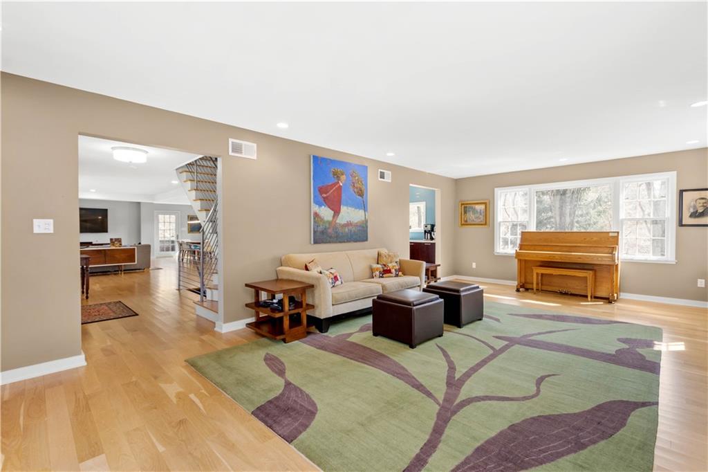 805 Elm Spring Road Pittsburgh, PA 15243 - Photo 10 of 25 Gallery Image 10