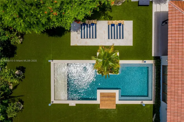 an aerial view of a house having yard