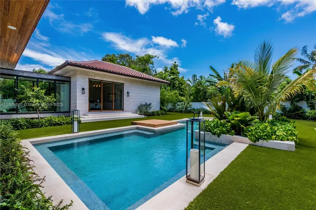 a view of a house with backyard and sitting area