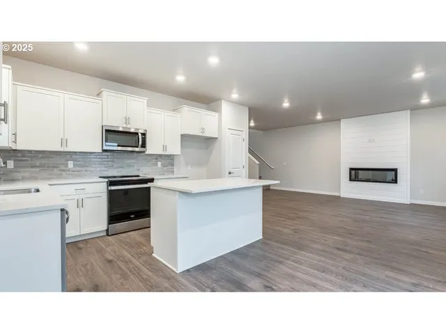 $609,995 | 9355 Southeast Crystal Rose Street, Happy Valley, OR 97086