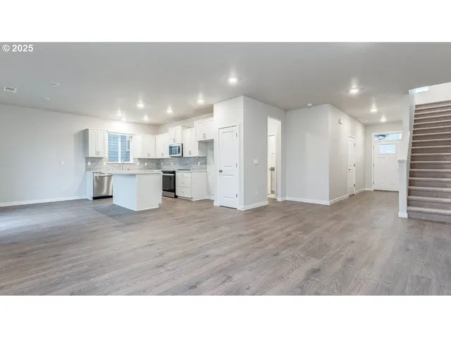 $609,995 | 9355 Southeast Crystal Rose Street, Happy Valley, OR 97086