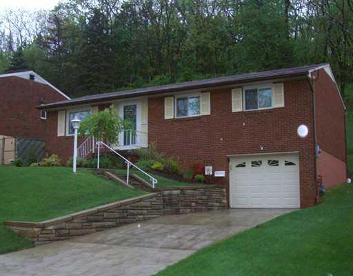 163 Parkedge Road Green Tree, PA 15220 - Photo 13 of 13 Exterior Front.