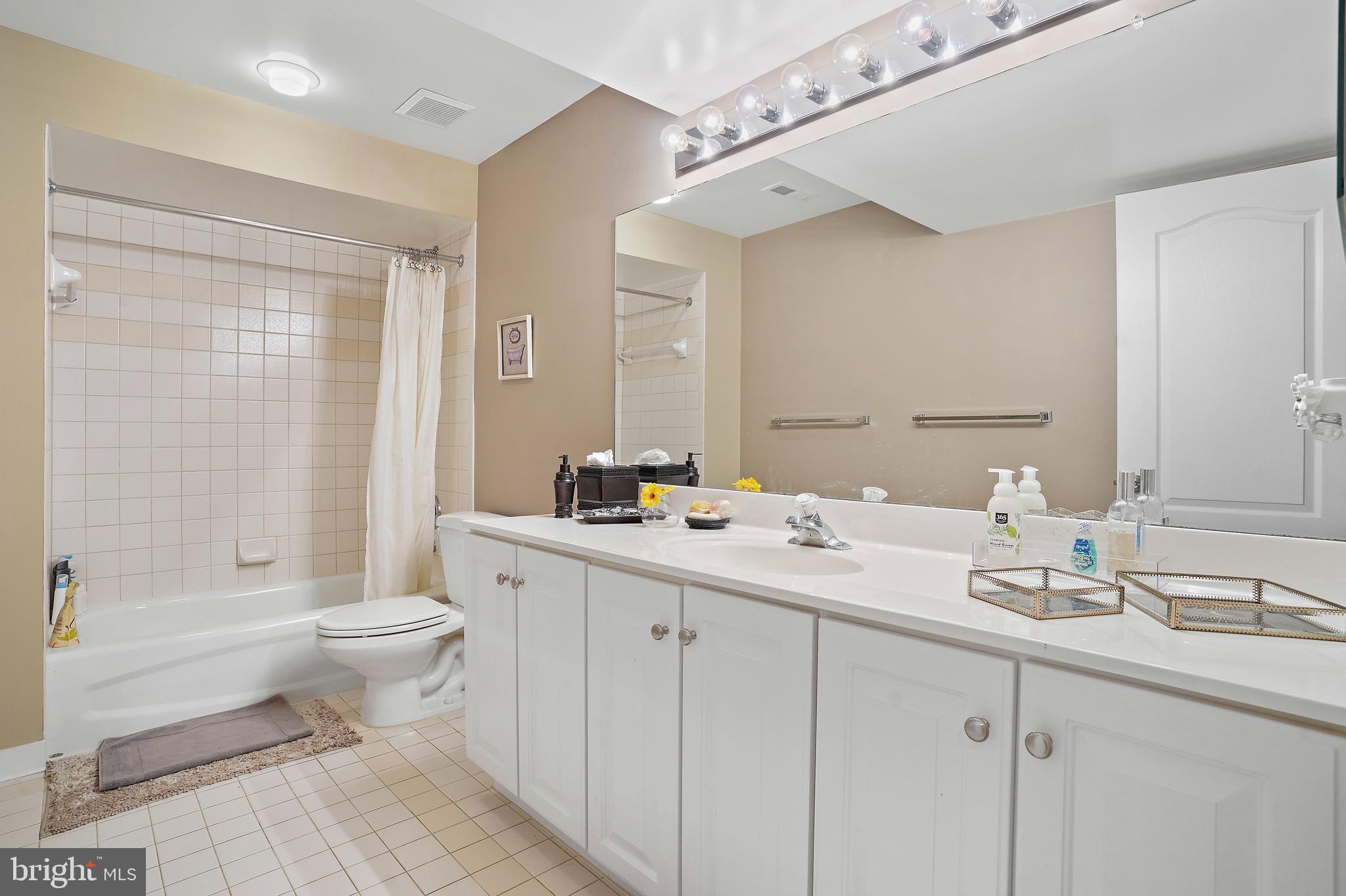 1332 Red Hawk Circle Reston, VA 20194 - Photo 4 of 12