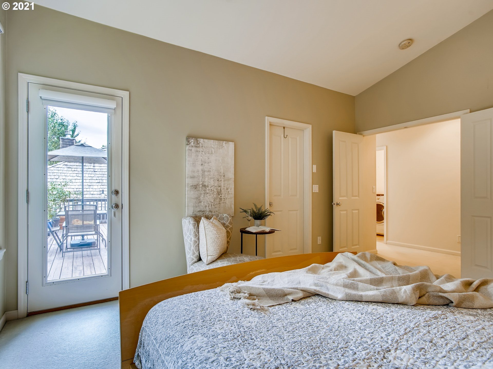 2526 Northwest Rhodes Lane Portland, OR 97229 - Photo 15 of 31 Gallery Image 15