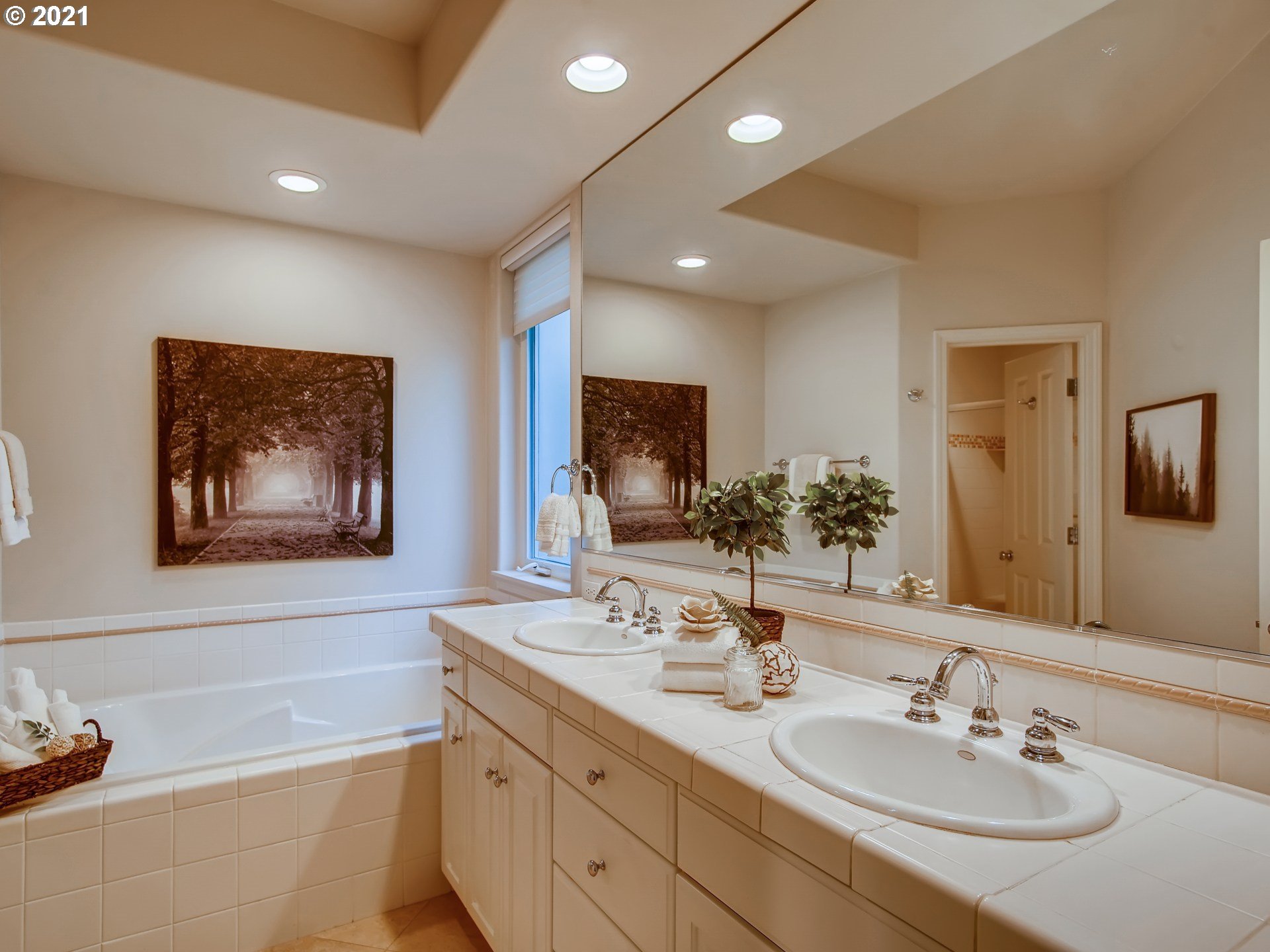 2526 Northwest Rhodes Lane Portland, OR 97229 - Photo 17 of 31 Gallery Image 17