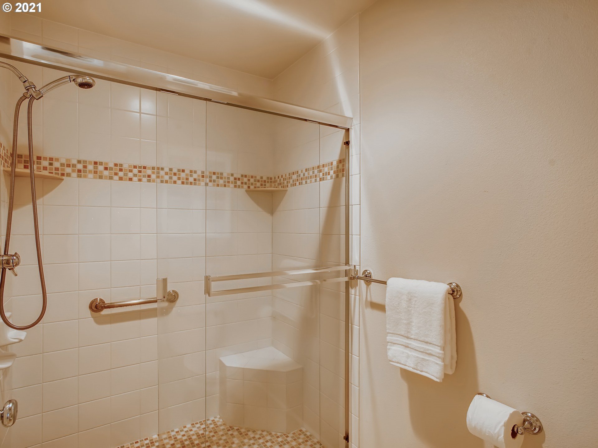 2526 Northwest Rhodes Lane Portland, OR 97229 - Photo 18 of 31 Gallery Image 18