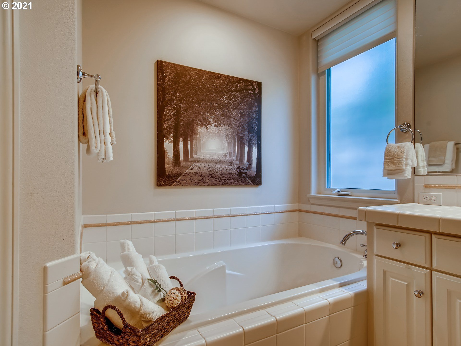 2526 Northwest Rhodes Lane Portland, OR 97229 - Photo 19 of 31 Gallery Image 19