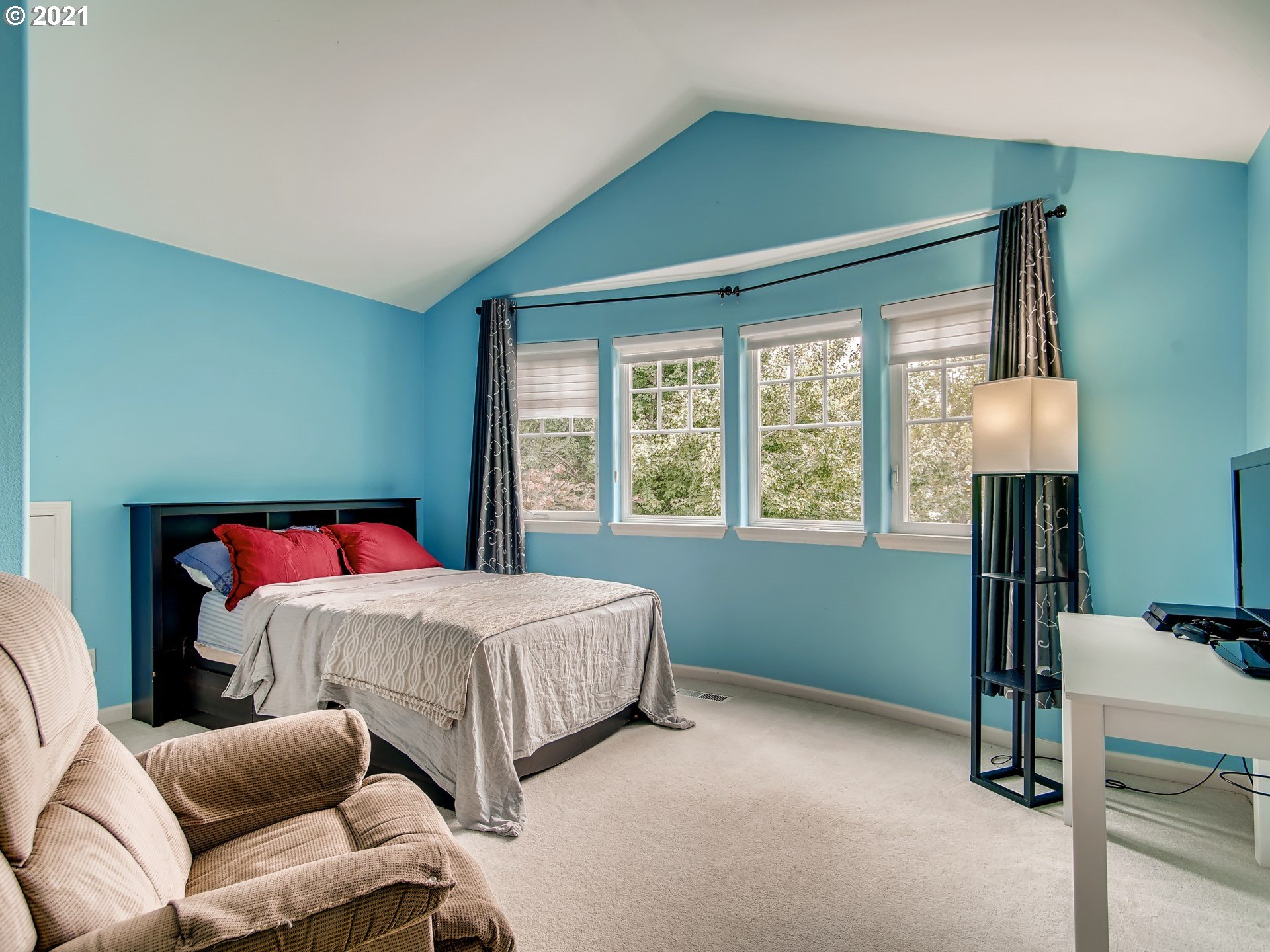 2526 Northwest Rhodes Lane Portland, OR 97229 - Photo 20 of 31 Gallery Image 20