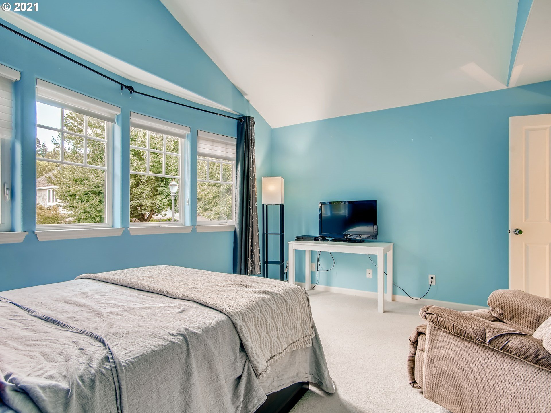2526 Northwest Rhodes Lane Portland, OR 97229 - Photo 21 of 31 Gallery Image 21