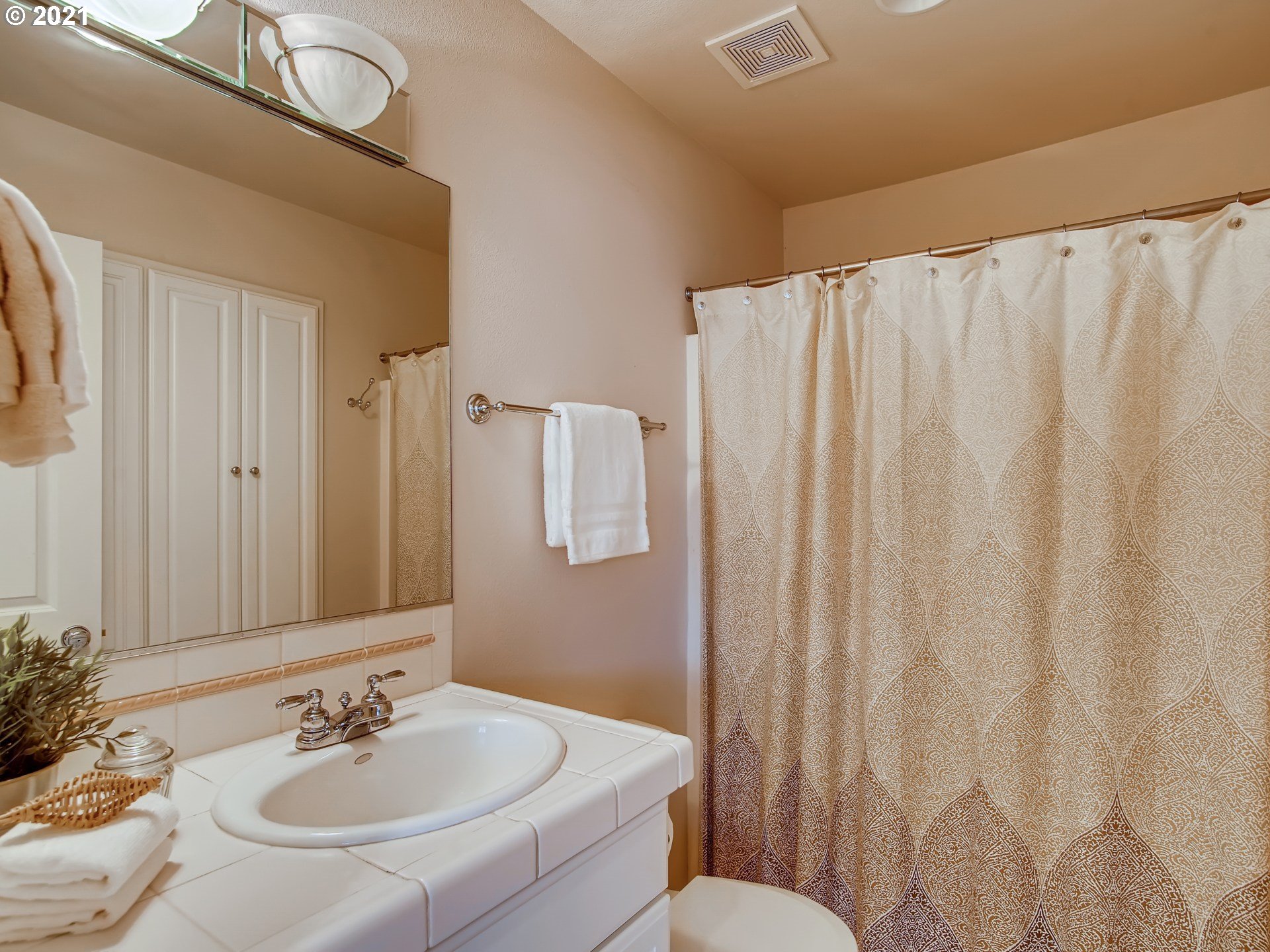 2526 Northwest Rhodes Lane Portland, OR 97229 - Photo 24 of 31 Gallery Image 24