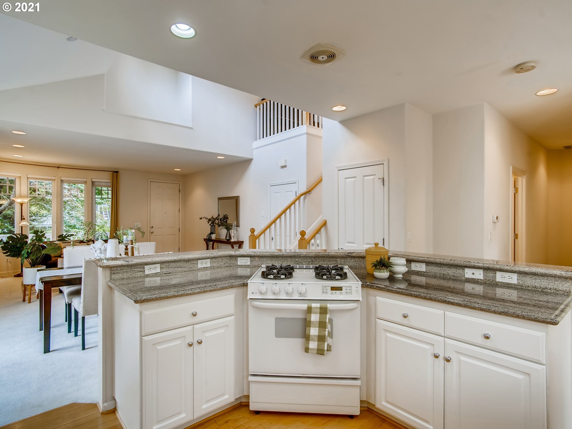 2526 Northwest Rhodes Lane Portland, OR 97229 - Photo 10 of 31 Gallery Image 10