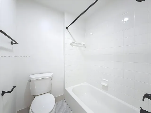 $2,350 | Palm Lake Condominiums, West Palm Beach, FL 33417