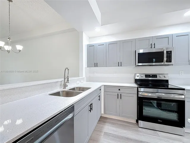 $2,350 | Palm Lake Condominiums, West Palm Beach, FL 33417