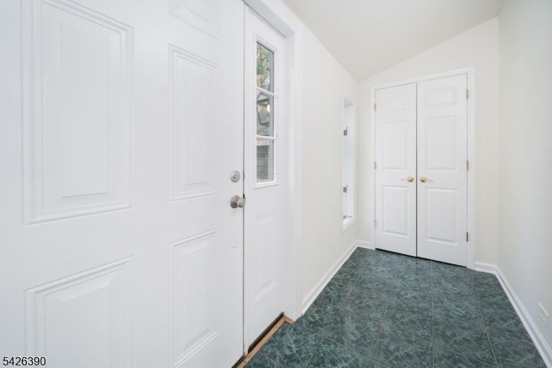 11 Ames Road Morristown, NJ 07960 - Photo 7 of 46