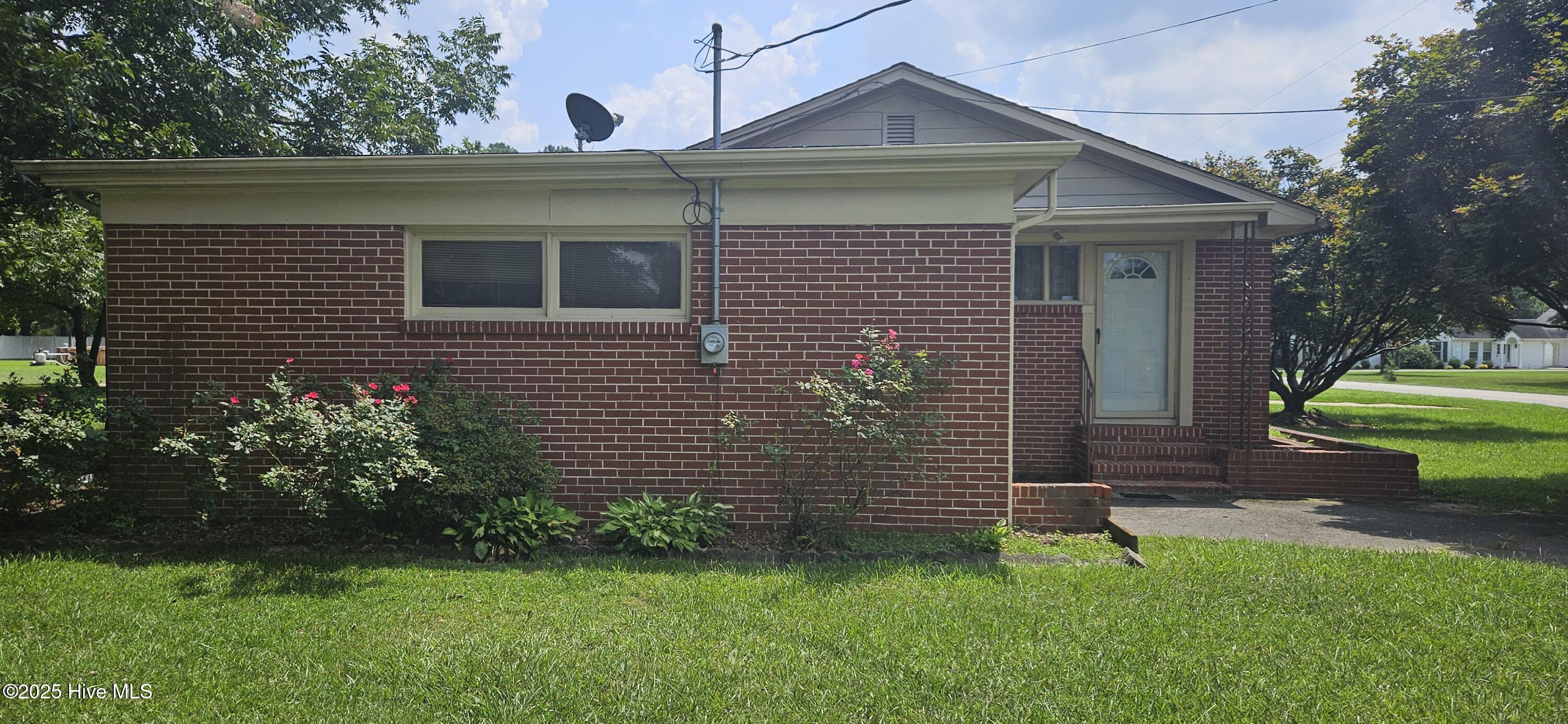 1006 Raleigh Road Clinton, NC 28328 - Photo 3 of 15 1006 Raleigh Road 15