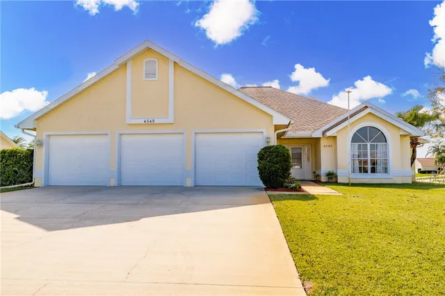 $460,000 | 4545 11th Place Southwest, Vero Beach, FL 32968