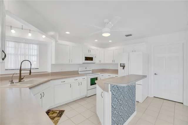 $460,000 | 4545 11th Place Southwest, Vero Beach, FL 32968