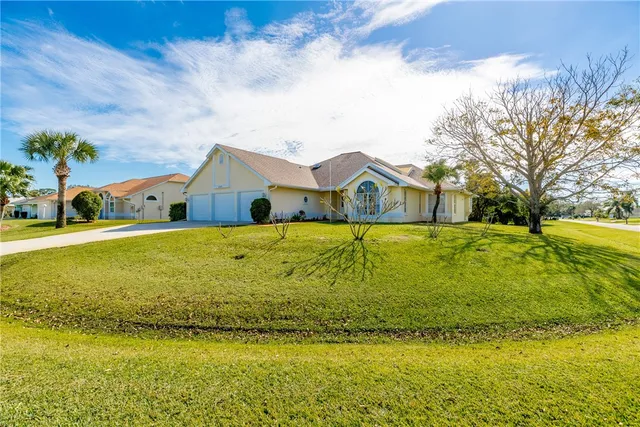$460,000 | 4545 11th Place Southwest, Vero Beach, FL 32968