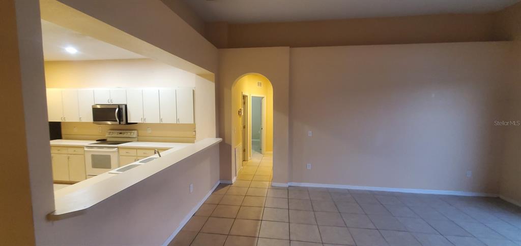 810 Terranova Road Winter Haven, FL 33884 - Photo 9 of 10 a large kitchen with a stove and a dishwasher
