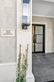 a view of entryway with a white wall