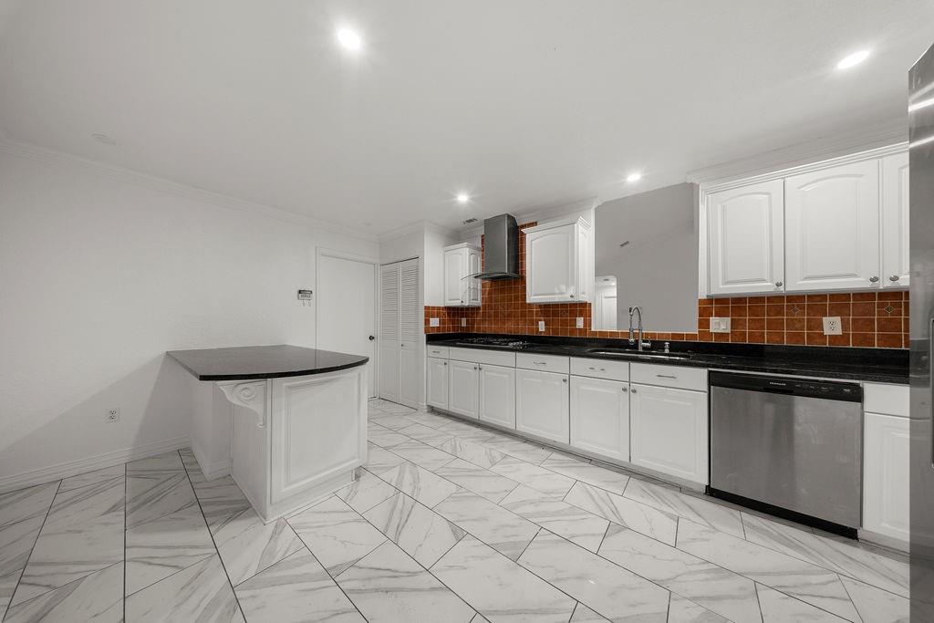 4952 Hollow Ridge Road Dallas, TX 75227 - Photo 6 of 32 Gallery Image 6