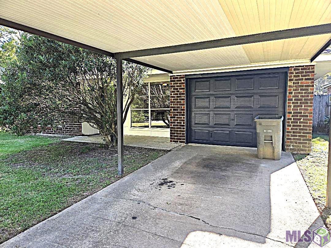 8566 Justin Avenue Baton Rouge, LA 70809 - Photo 2 of 14 Carport PLUS Garage!!
