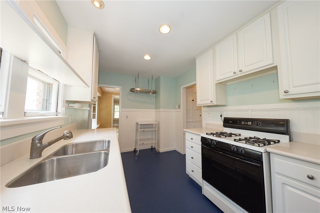 3022 Kensington Road Cleveland, OH 44118 - Photo 10 of 24