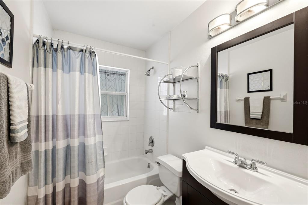 10618 Lake Ralph Drive Clermont, FL 34711 - Photo 15 of 26 a bathroom with a sink a toilet and shower