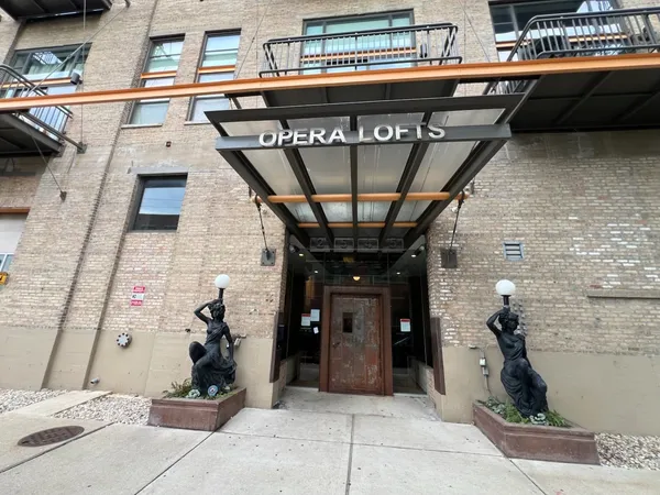 $7,500 | 2545 South Dearborn Street, Unit 520, Chicago, IL 60616