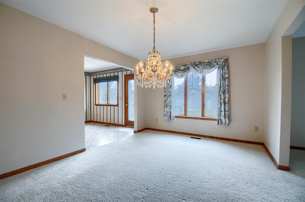 8307 Potter Road Flushing, MI 48433 - Photo 12 of 48 Dining Room