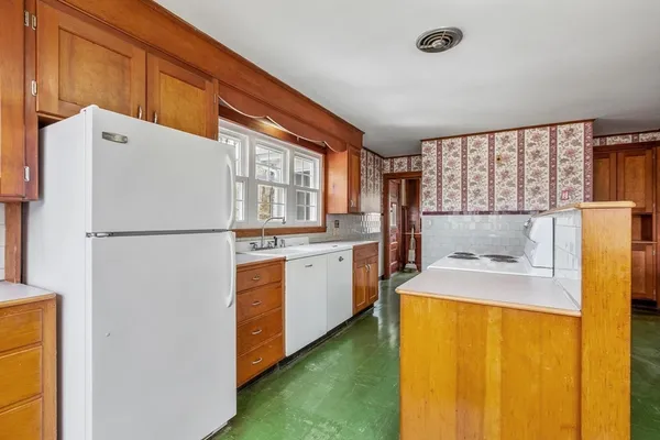 $319,900 | 49 Lincoln Avenue, Orange, MA 01364