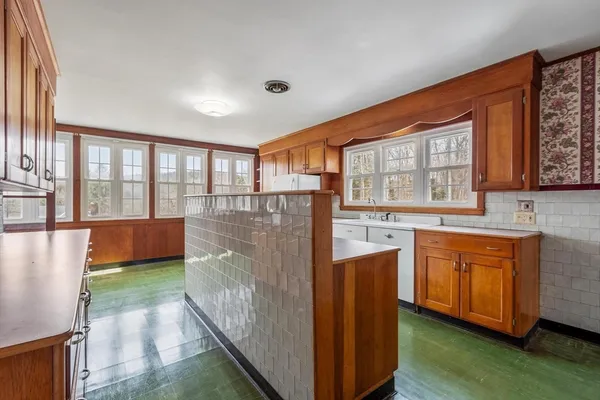 $319,900 | 49 Lincoln Avenue, Orange, MA 01364