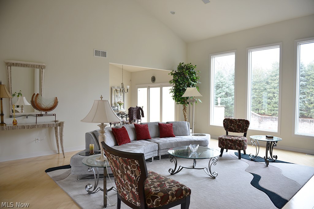 100 Riviera Court Warren, OH 44484 - Photo 2 of 24 Gallery Image 2