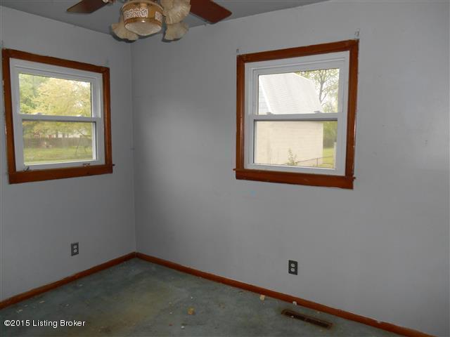1310 Dahl Road Louisville, KY 40213 - Photo 8 of 14 DSCN9654 (Small)
