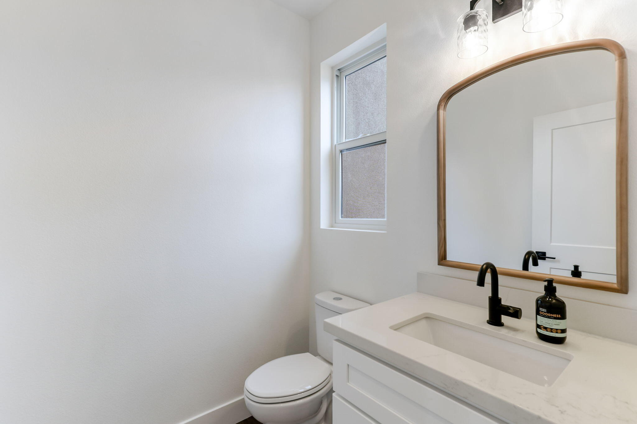 2486 Neighborly Way Redding, CA 96001 - Photo 15 of 37 First Floor Bath