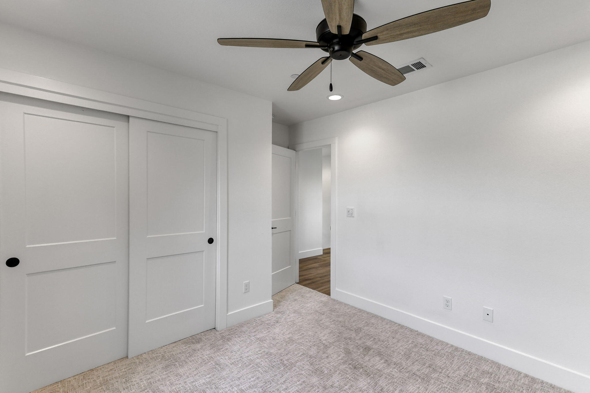 2486 Neighborly Way Redding, CA 96001 - Photo 16 of 37 Bedroom 1