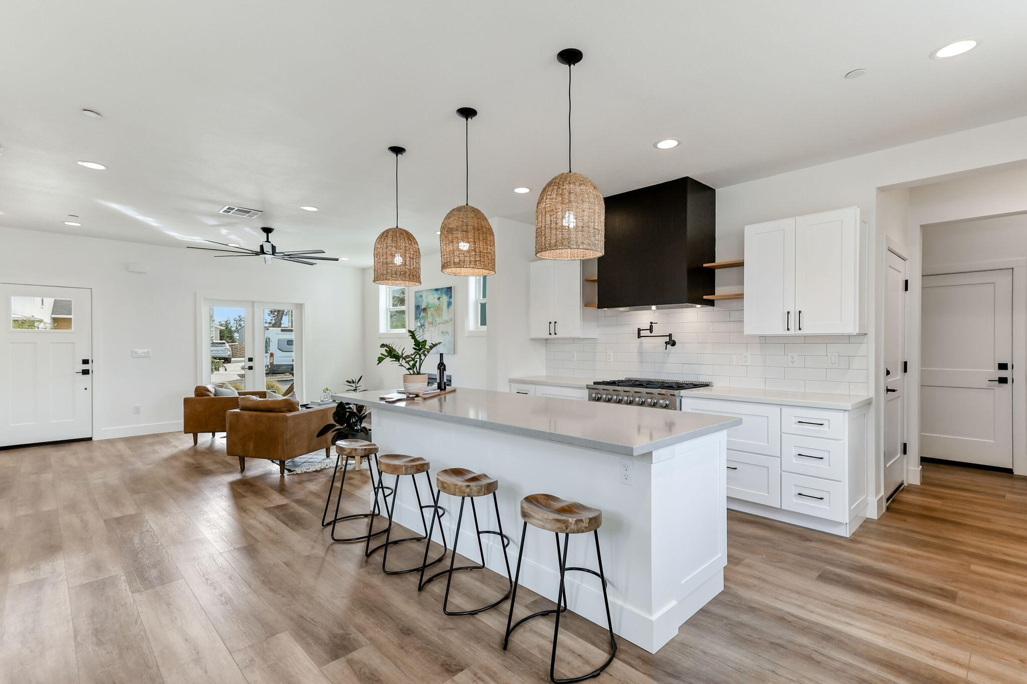 2486 Neighborly Way Redding, CA 96001 - Photo 17 of 37 Kitchen