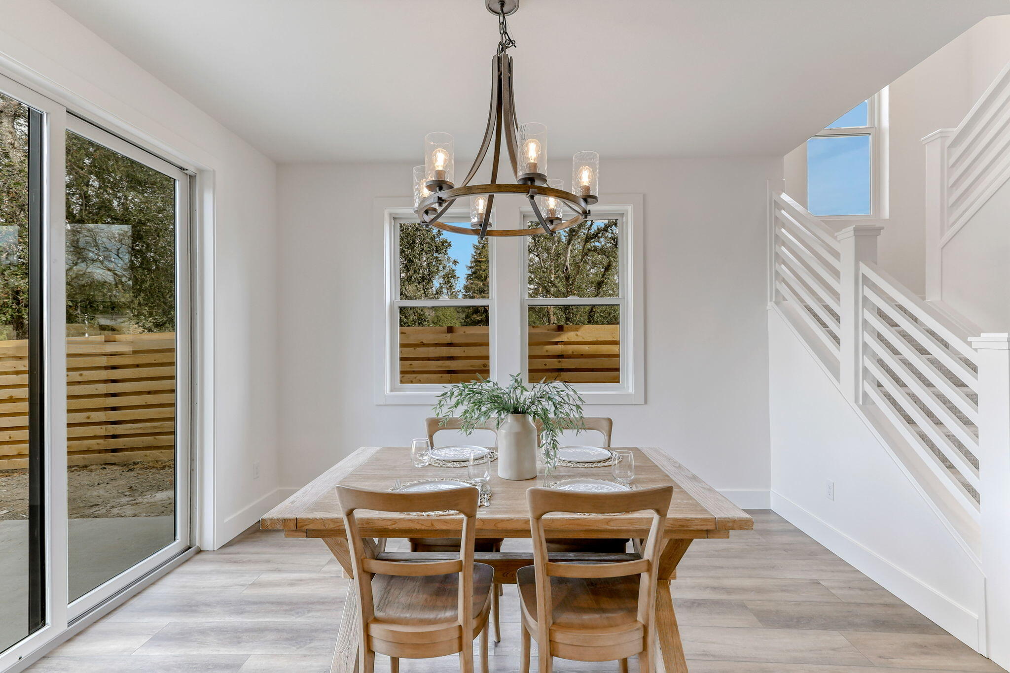 2486 Neighborly Way Redding, CA 96001 - Photo 25 of 37 Dining
