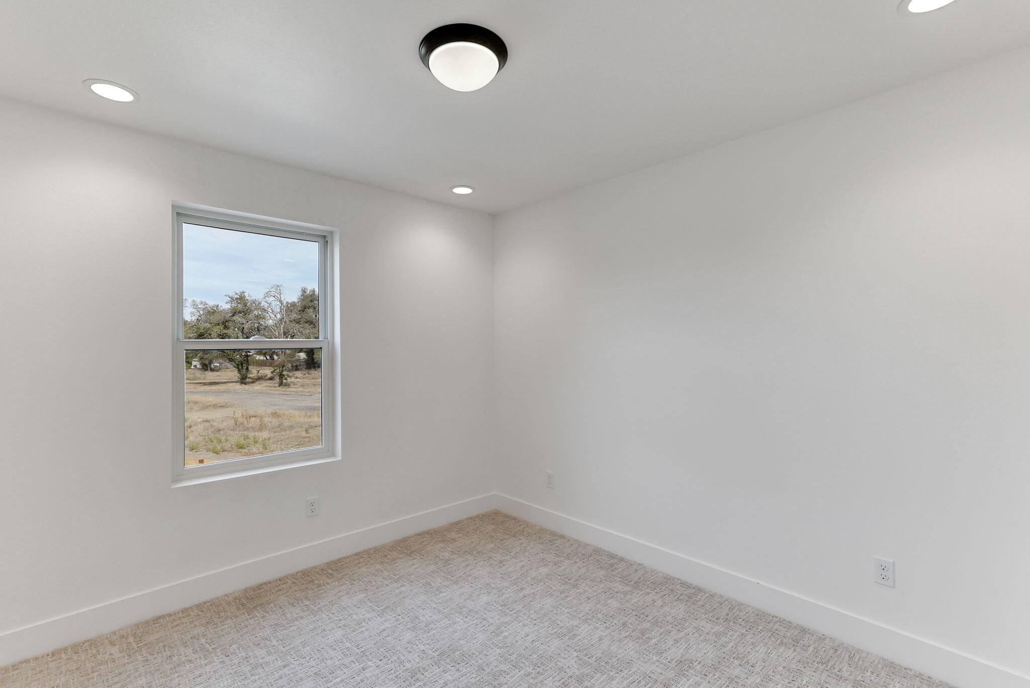 2486 Neighborly Way Redding, CA 96001 - Photo 27 of 37 Bedroom 1