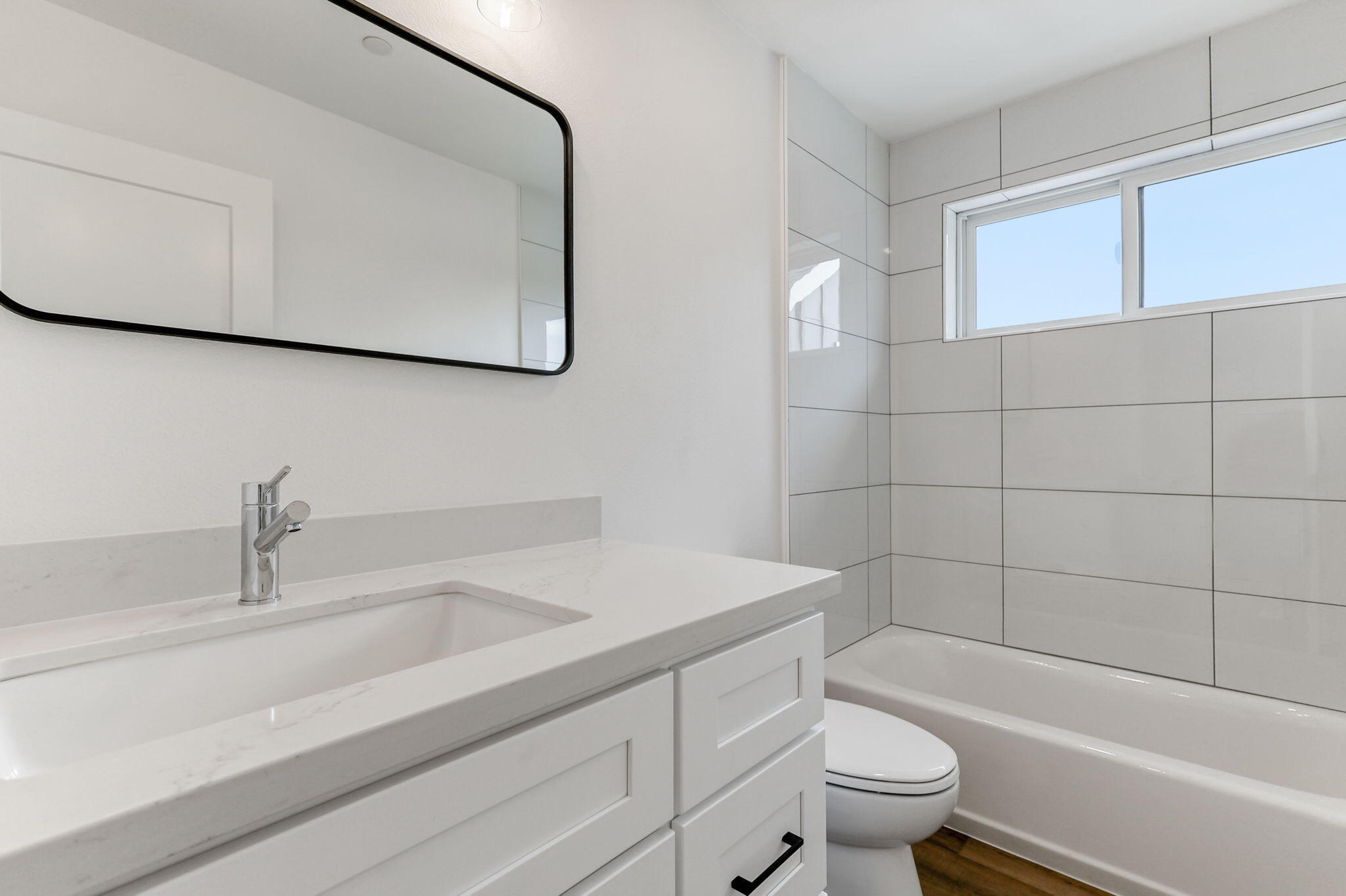 2486 Neighborly Way Redding, CA 96001 - Photo 28 of 37 2nd Floor Bath