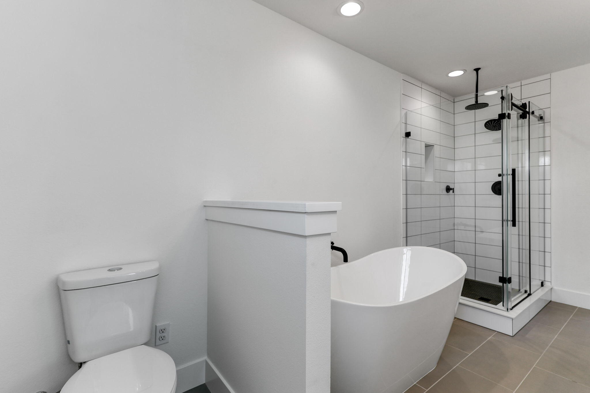 2486 Neighborly Way Redding, CA 96001 - Photo 30 of 37 Master Bath