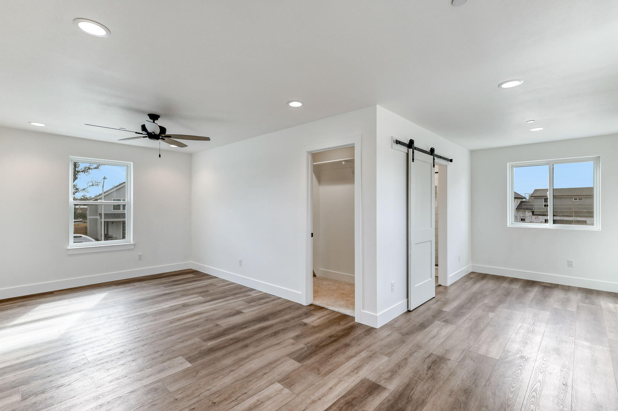 2486 Neighborly Way Redding, CA 96001 - Photo 32 of 37 Master Suite Bedroom