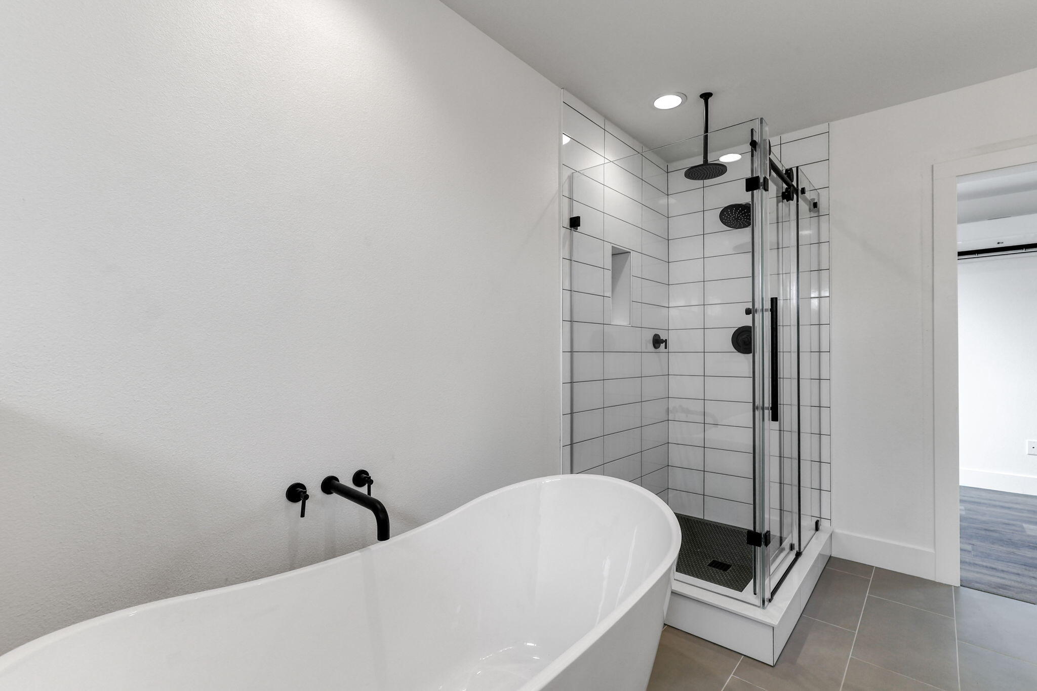2486 Neighborly Way Redding, CA 96001 - Photo 33 of 37 Master Bath